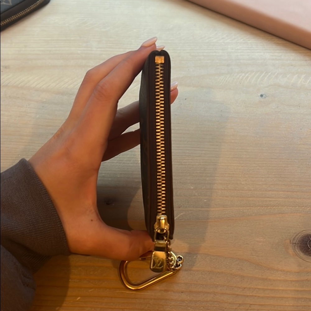 Louis Vuitton Key Pouch - Picture 6 of 8